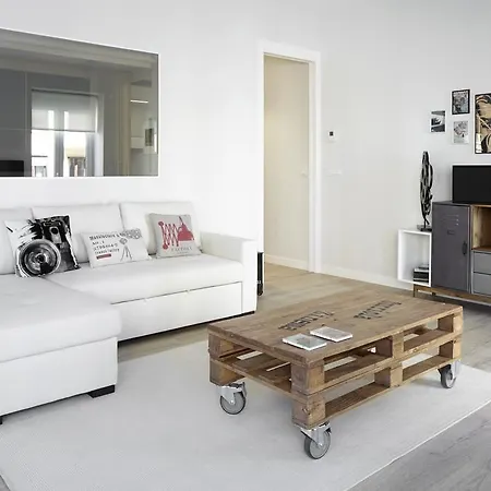 Zurriola Zinema By Feelfree * サン・セバスティアン